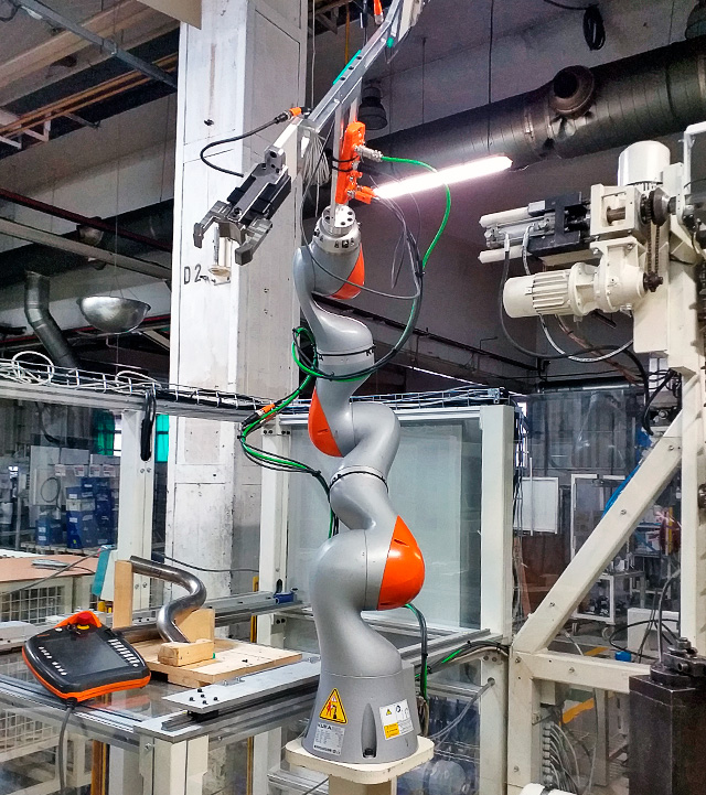 Fabricación y montaje de peanas con instalación-programación de Robots